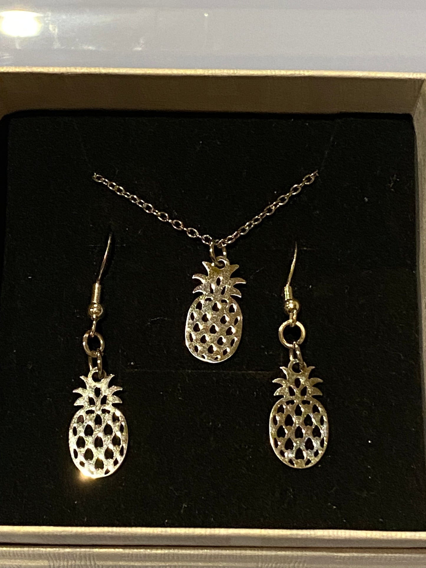 Pineapple necklace & earring set